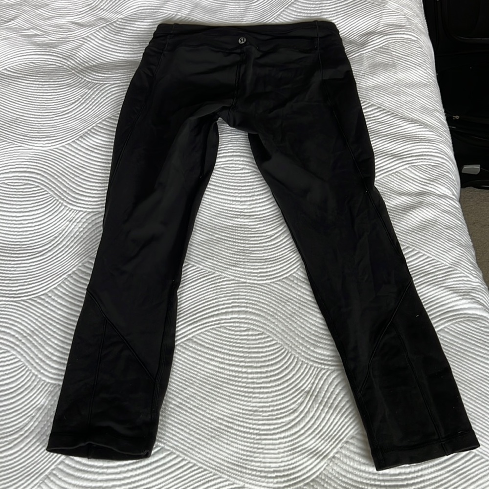 Lululemon black crops